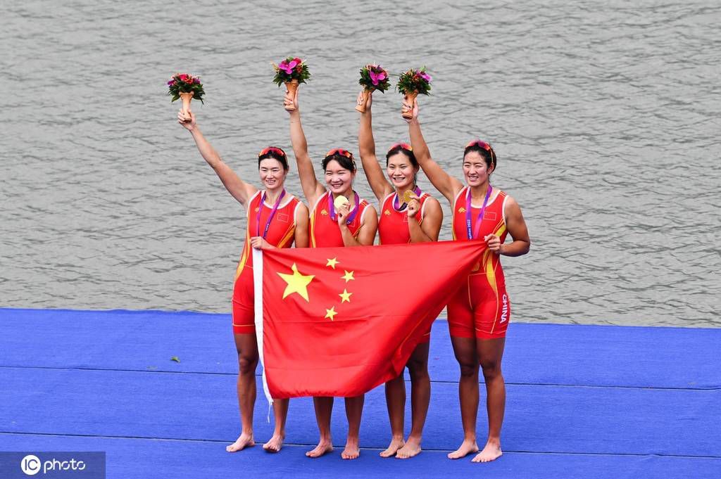 直到2001年陈忠和上任中国女排主教练，淘汰上一代名将、提拔新人，在他的运筹帷幄下，中国女排队伍焕然一新